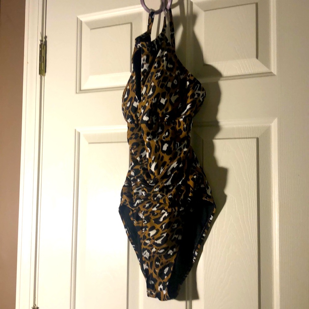 A gorgeous leopard print Women's swim suit